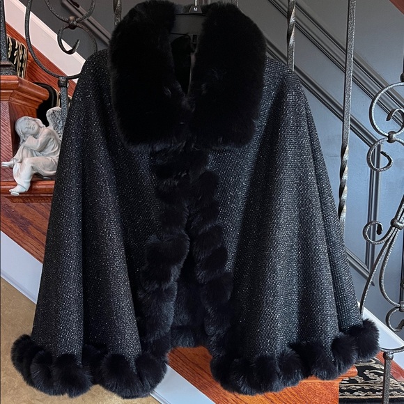 Vince Camuto Black with Metallic Silver Threading Cape and Faux Fur Trim - Picture 1 of 10